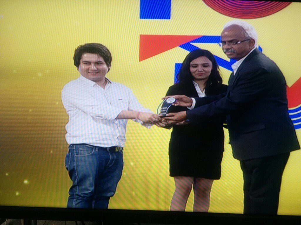 ReDoctype's tweet photo. Receiving Startup award  #YoungTurks15 Thanks @CNBCTV18News for promoting startups. #CodeForNextBillion #MyYTMoment https://t.co/BTSBRQgJvx