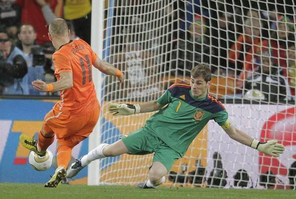 BlancoTemplo's tweet photo. Porque cuando todo se nos venia abajo, conseguiste levantar todo un país. #GraciasCasillas https://t.co/LB81tUPhw8
