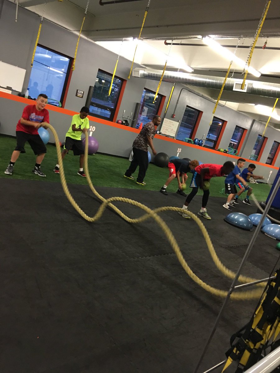 Kids working hard @velocityfitlynn.