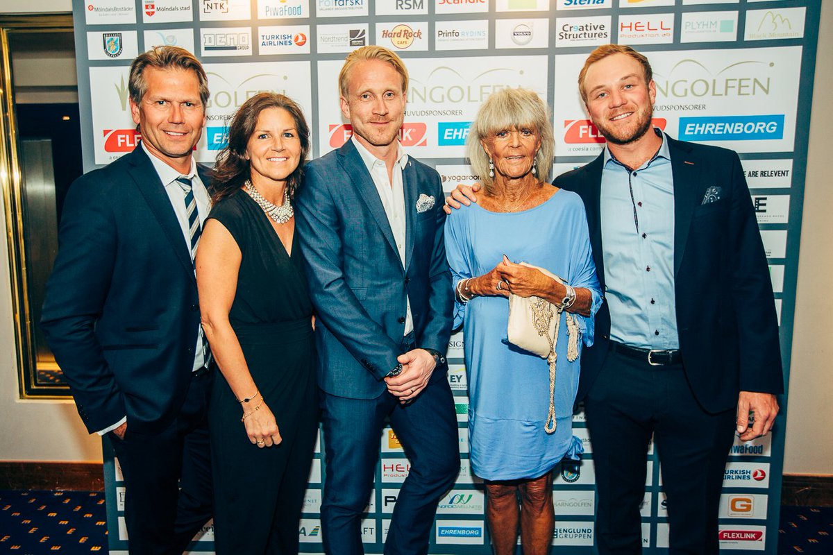Barngolfen's tweet photo. Nu finns ett fotoalbum från Barngolfens bankett. Tagga dig gärna! https://t.co/H71lHcuIER #barngolfen #glädjeläker https://t.co/cRxyPjudrh