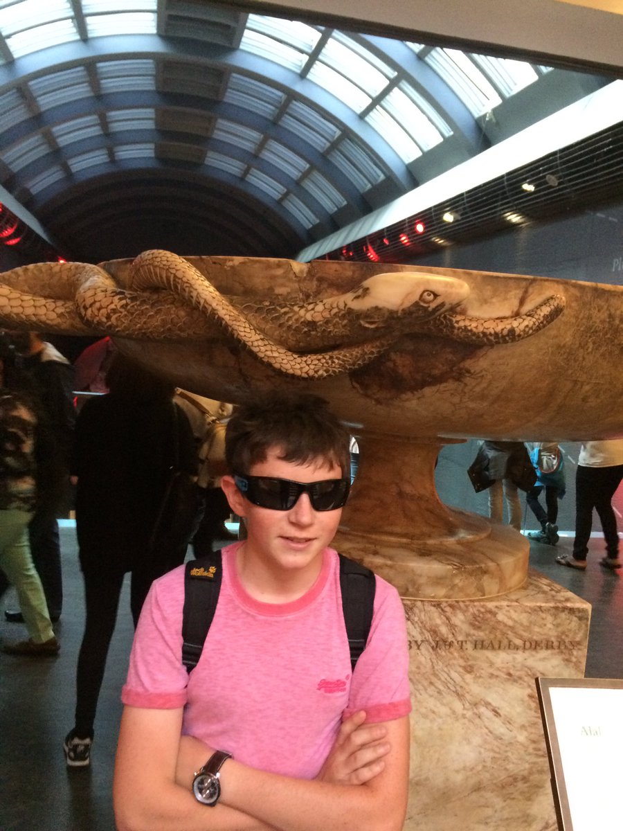 richiesrays's tweet photo. Jonny Python and his python #worldrenouned https://t.co/EjNpm3OzP0