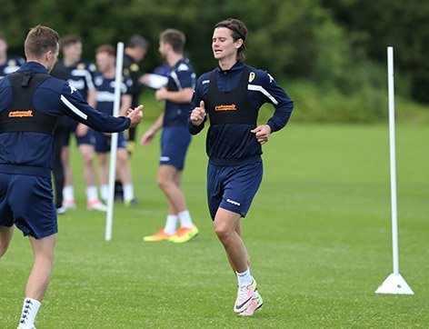LUFCPictures's tweet photo. New signing Swedish Striker Marcus Antonsson in training with his new team mates #lufc @AntonssonMarcus https://t.co/TWZeOwcMew