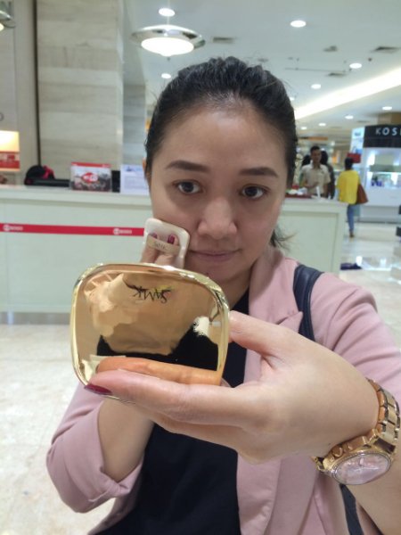 sofie_noona's tweet photo. I ♥ Samkim compact powder @samkimofficial #lombafotosamkim #beautyandfreshneverend https://t.co/YKekmDsGRM