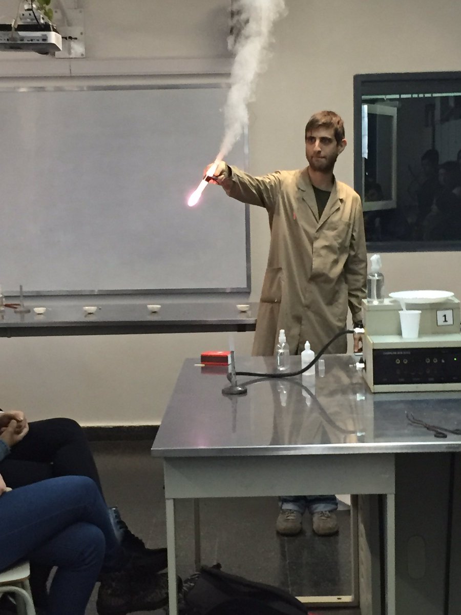 2ORTAlmagro's tweet photo. Conociendo y trabajando con contenidos de @quimicaort! #EleccionDeEspecialidad @ORTArgentina 🔬⚗☺️ https://t.co/LmkBGAwAYW