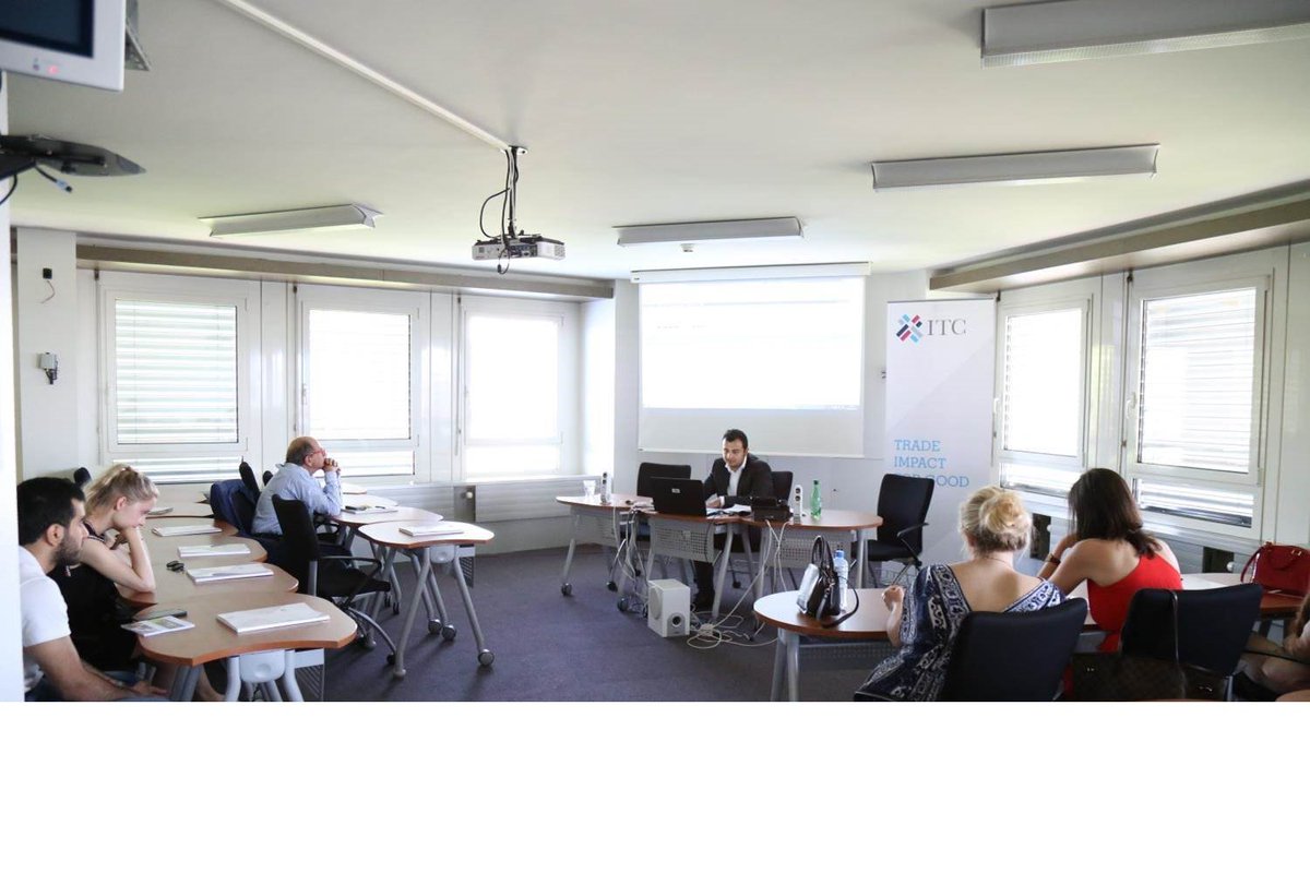 ITC_MktAnalysis's tweet photo. Market Access Team keeps on training the new experts of tomorrow. Thank you @UNIGEnews for participating. #MAcMap https://t.co/ubnsqhYB2o