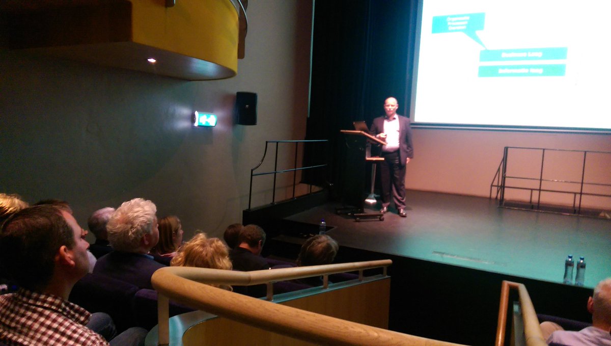 Renato Kuiper van <a href="/VKA/">VKA adviesbureau</a> presenteert het PSA-advies (Project Start Architectuur)