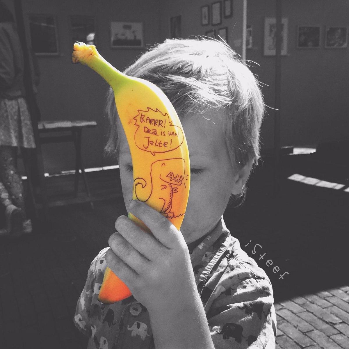 iSteef's tweet photo. Made a lot of #fruitdoodles at @BGF_Rotterdam for the kids. This little guy wanted a #dino! #bgf2016 #bananart https://t.co/8sJrdVw5Db