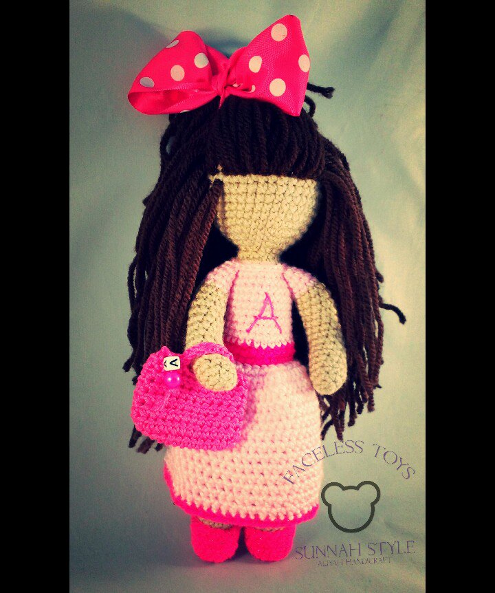 AliyaHandicraft's tweet photo. Personalised My Doll with bag for lovely Ayah
#personalised #customised #faceless #doll #bag #EidCollection2016 https://t.co/uMfpsqyF2b