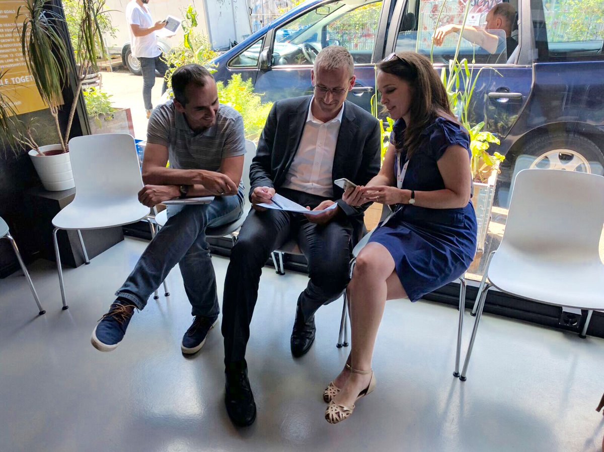 UBSschweiz's tweet image. Jury Members of @UBS  impressed by the pitches. #kickstarters16