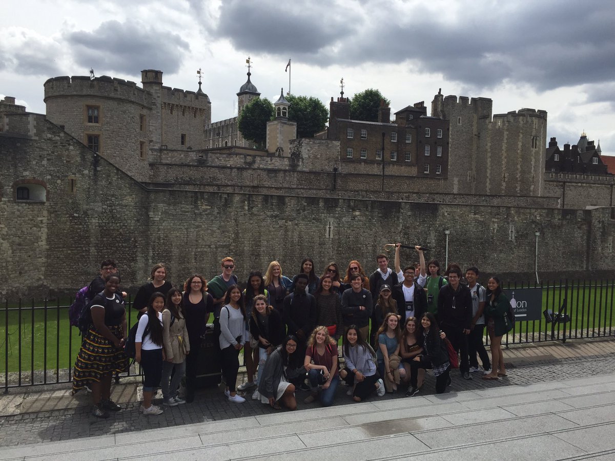 LBPLitTour2016's tweet photo. Visiting the Tower of London 🏰🇬🇧 https://t.co/BmK3utK7Bt