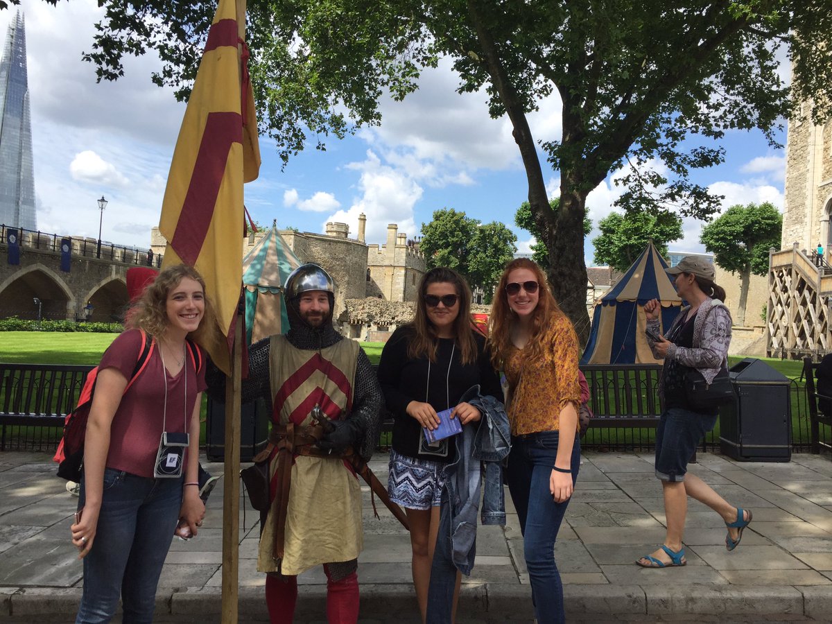 LBPLitTour2016's tweet photo. Visiting the Tower of London 🏰🇬🇧 https://t.co/BmK3utK7Bt