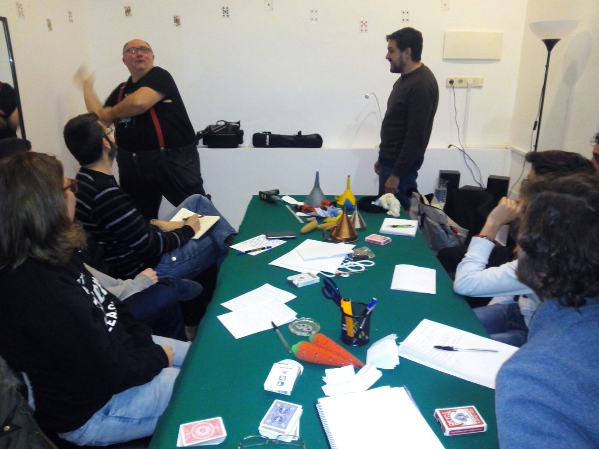 MetodoFurni's tweet photo. Fue un honor tener en la escuela a @ElKayto y su experiencia y buen hacer. Lo pasamos genial!! #magos #magia https://t.co/86aI1D9QlO