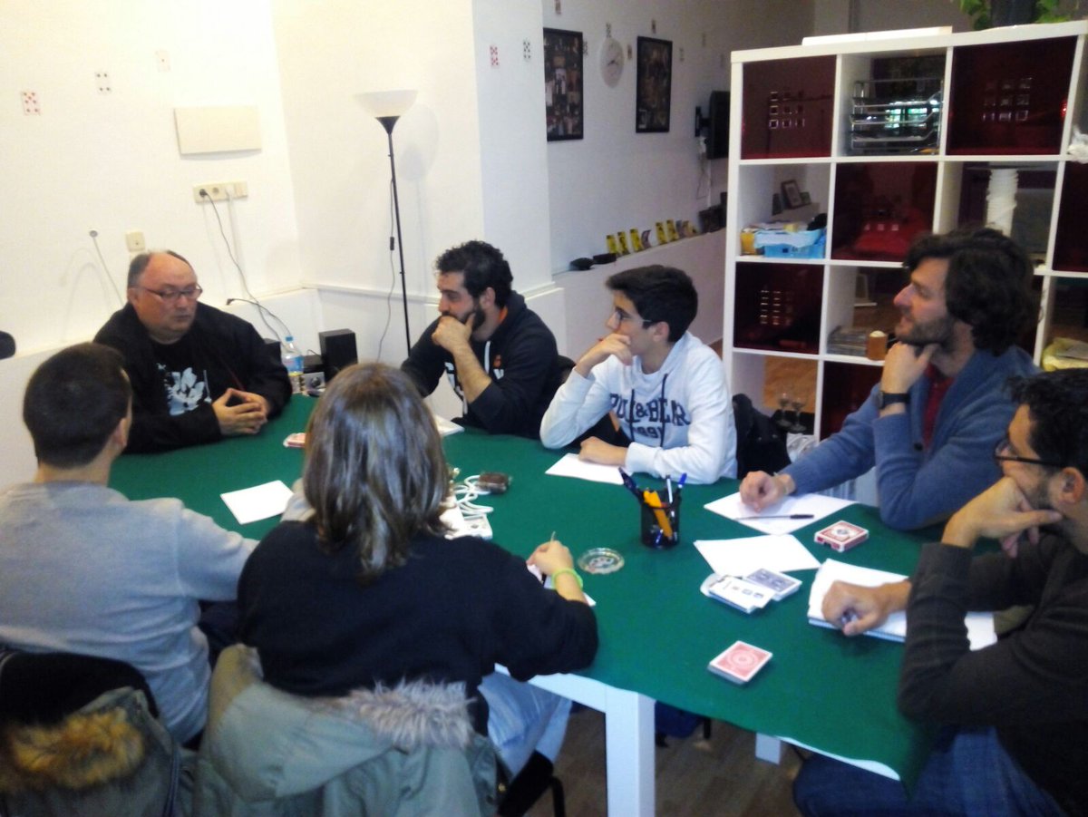 MetodoFurni's tweet photo. Fue un honor tener en la escuela a @ElKayto y su experiencia y buen hacer. Lo pasamos genial!! #magos #magia https://t.co/86aI1D9QlO