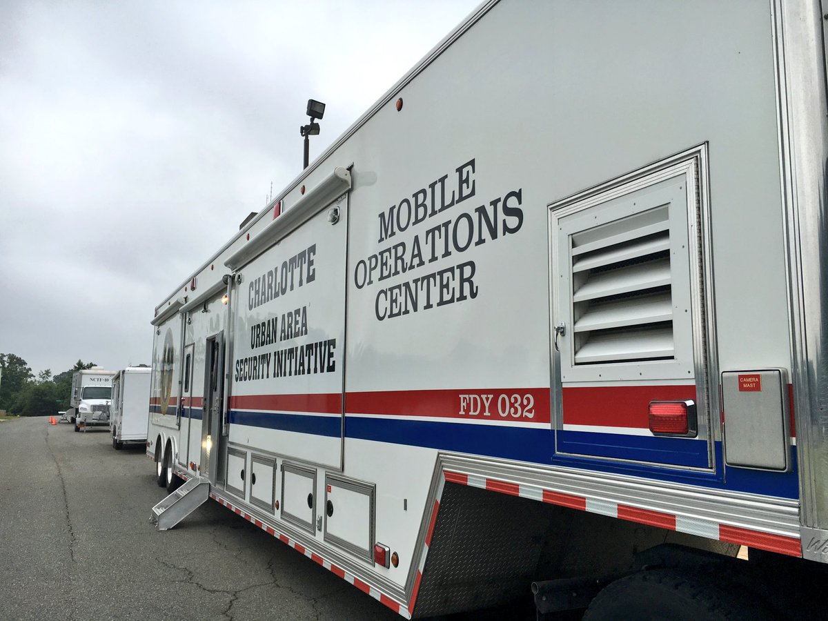 CFD_Alarm's tweet photo. Excellent training continues at our Academy. COML course began today, COMT starts day 2. #CommsWeek16 #NCCOMU https://t.co/nljNTo3v9Q