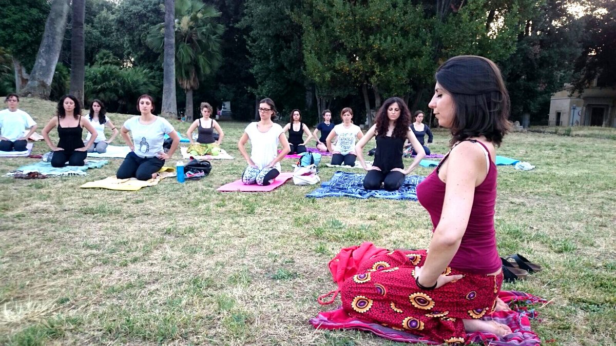Yoga a Villa Torlonia, Gordiani, Pamphilj 
amoyoga.it/yoga-a-villa-t…

#amoyoga #yogaroma #meditazione #yogainvilla