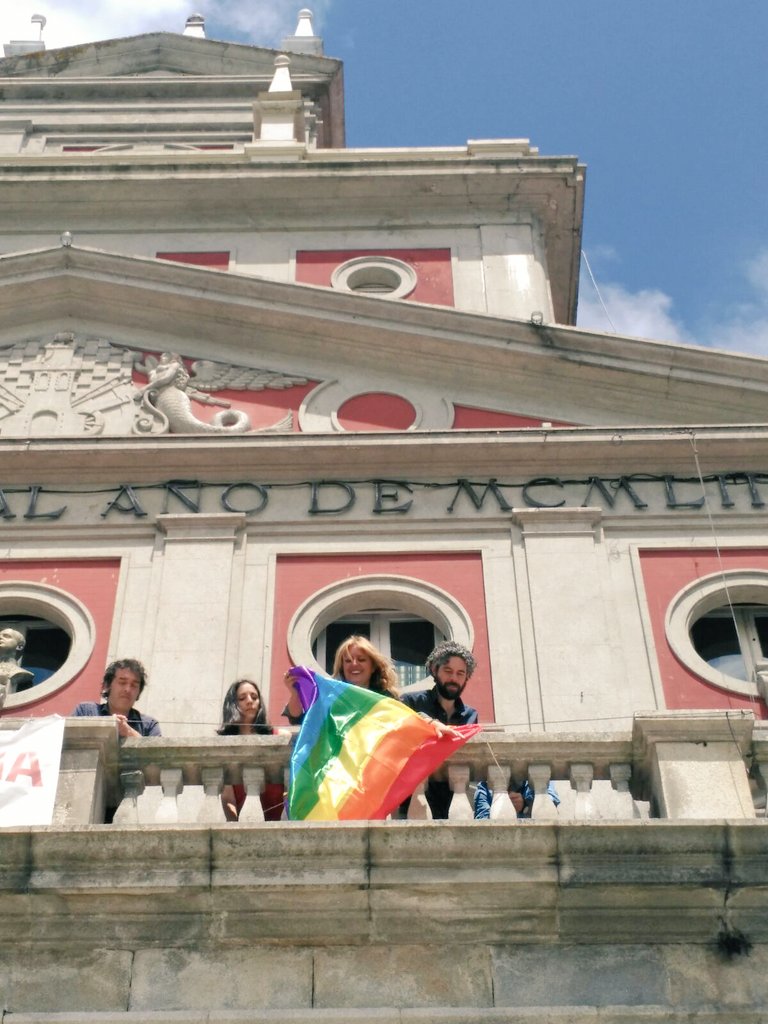 FerrolOficial's tweet photo. O Concello loce hoxe a bandeira arcoiris. Loita e solidariedade LGTB #OrgulloGai  https://t.co/s1IP9KCCOw https://t.co/LCkYf7Er2t
