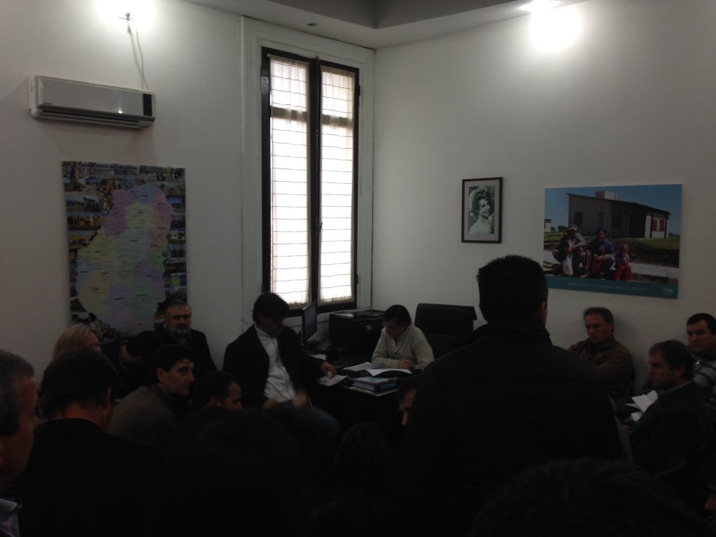 fuadsosa's tweet photo. Reunión junto a los Intendentes de Cambiemos con el titular de la UEPE Irigoyen por consorcios de viviendas https://t.co/ijJEyNpfFa
