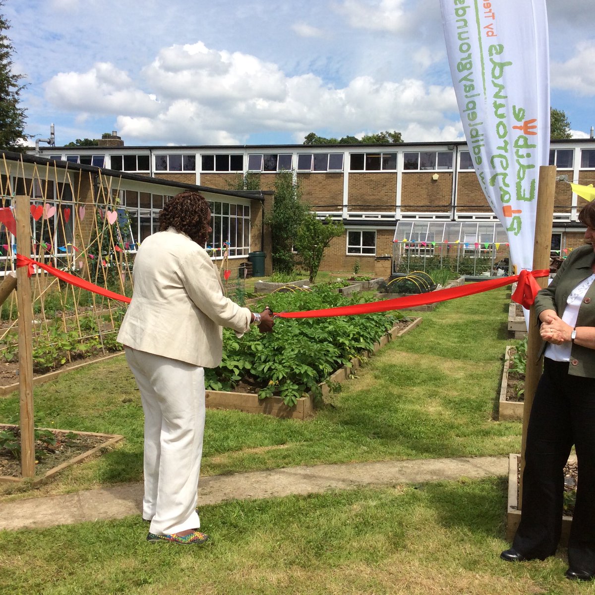 Cllr Louisa Woodley opens #edibleplaygrounds @fairchildesp and Meridian High