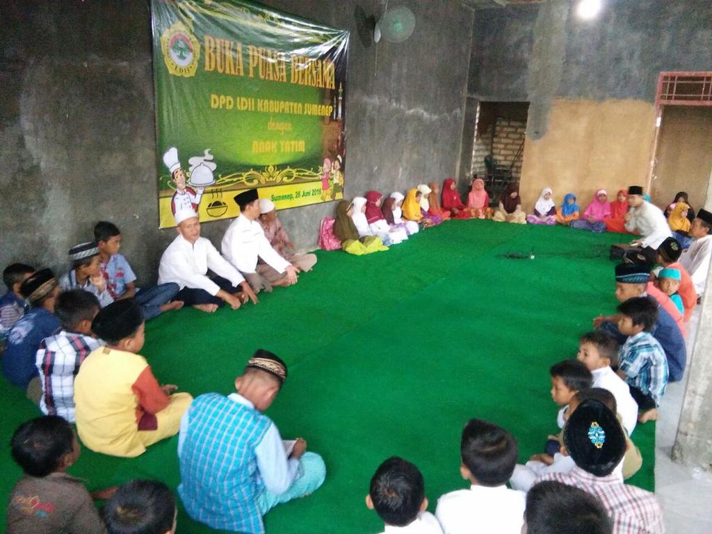 Tris_354's tweet photo. @LDIIJatim @prof_syam @ldii_news 
DPD LDII KAB. SUMENEP. melakukan buka bersama dn pembetian santunn dg anak yatim. https://t.co/9bbLEyZiLm