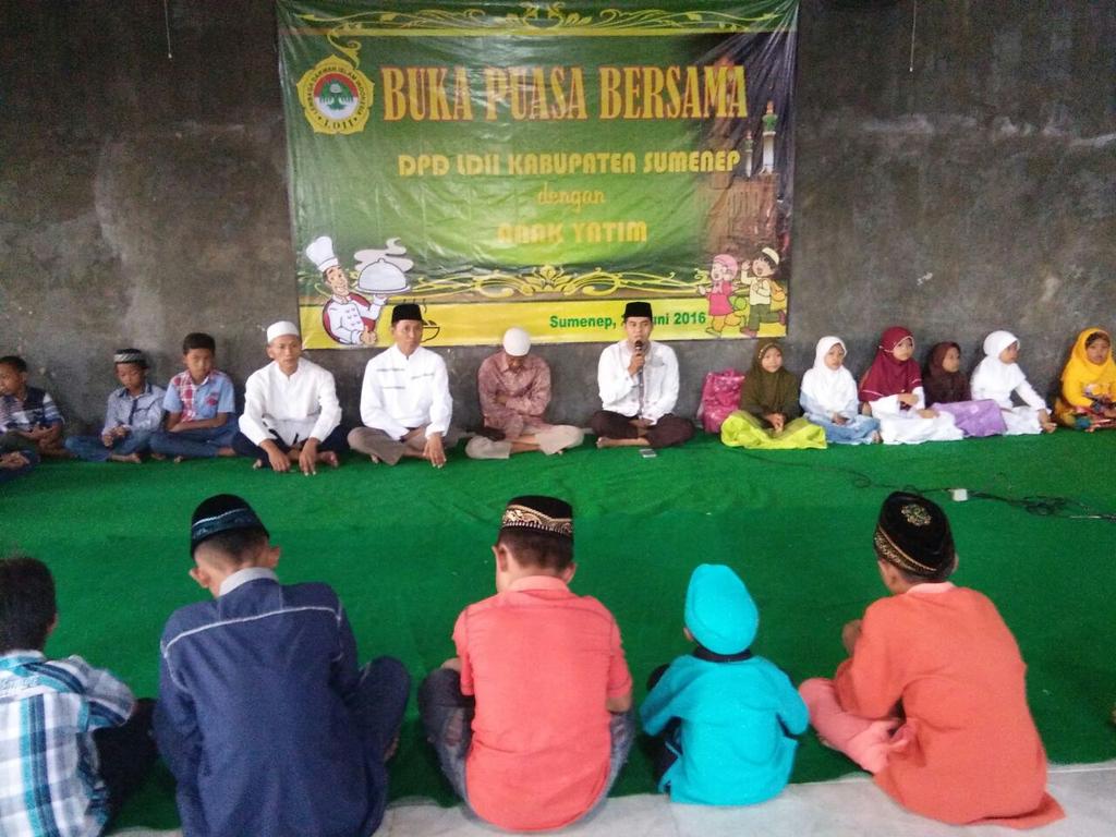Tris_354's tweet photo. @LDIIJatim @prof_syam @ldii_news 
DPD LDII KAB. SUMENEP. melakukan buka bersama dn pembetian santunn dg anak yatim. https://t.co/9bbLEyZiLm