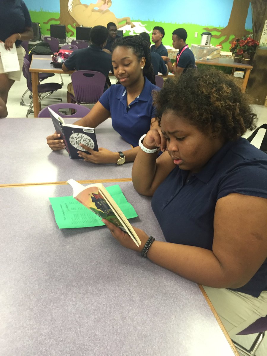 VernickaMurray's tweet photo. The media center is open @WestRivieraES Teens checking out books! @Area4SuptPBCSD https://t.co/vamAsmd6R3