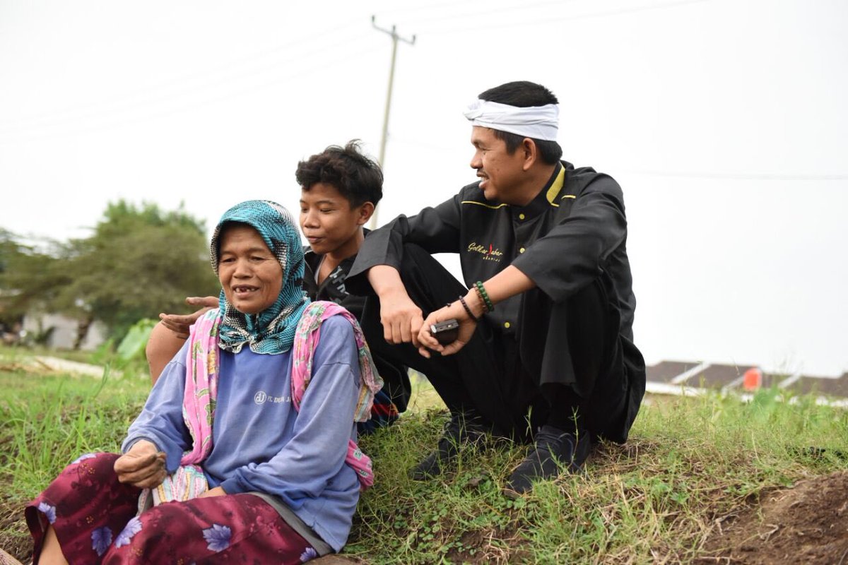 DediMulyadi71's tweet photo. harga bawang mahalnya selangit hanya dinikmati bau bawangnya saja o/ petani, keuntungannya dinikmati o/ entah siapa https://t.co/MKVwEv5Whf