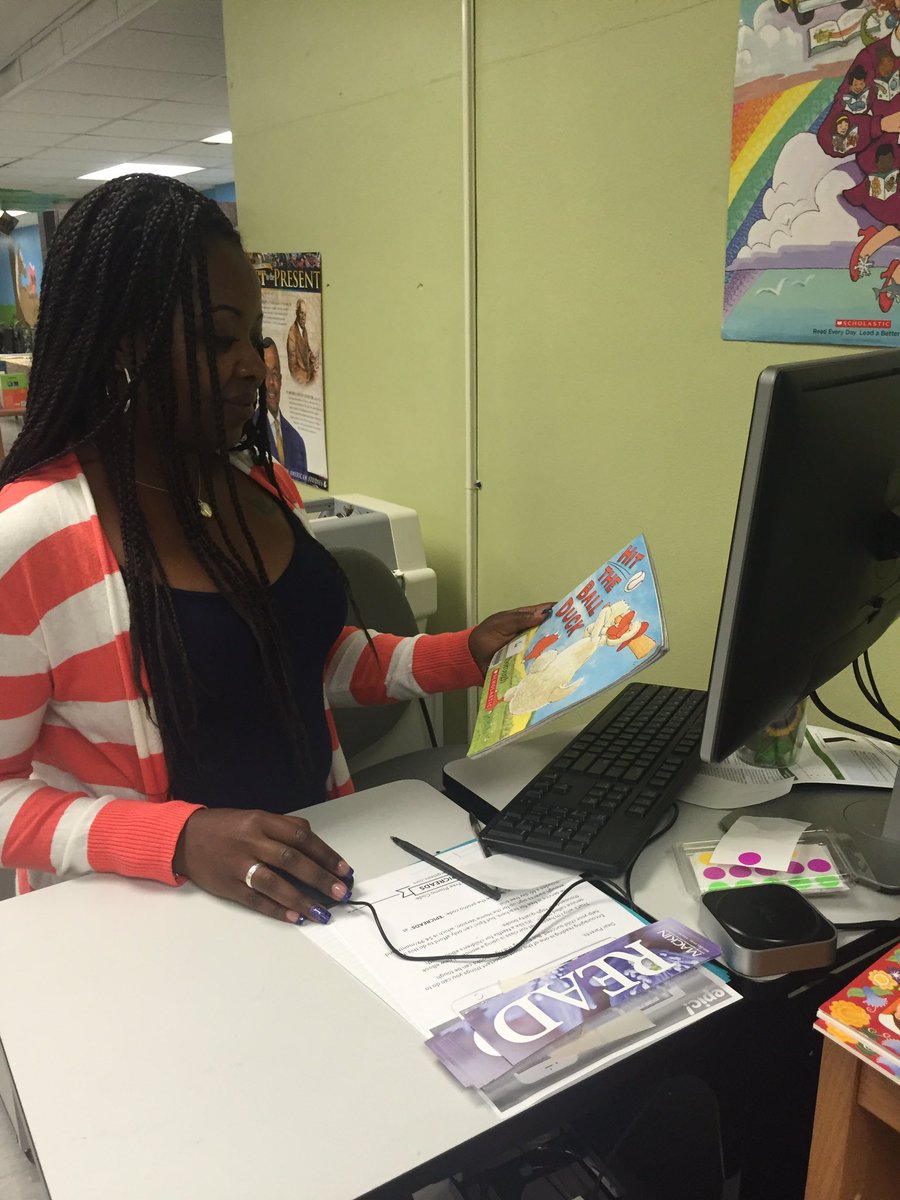 VernickaMurray's tweet photo. @iT3ach_k12 Checking out books! @WestRivieraES media center is open on Tuesday/Thursday 9-1 #pbcliteracy #pbcsummer https://t.co/3OdUhAfNMa