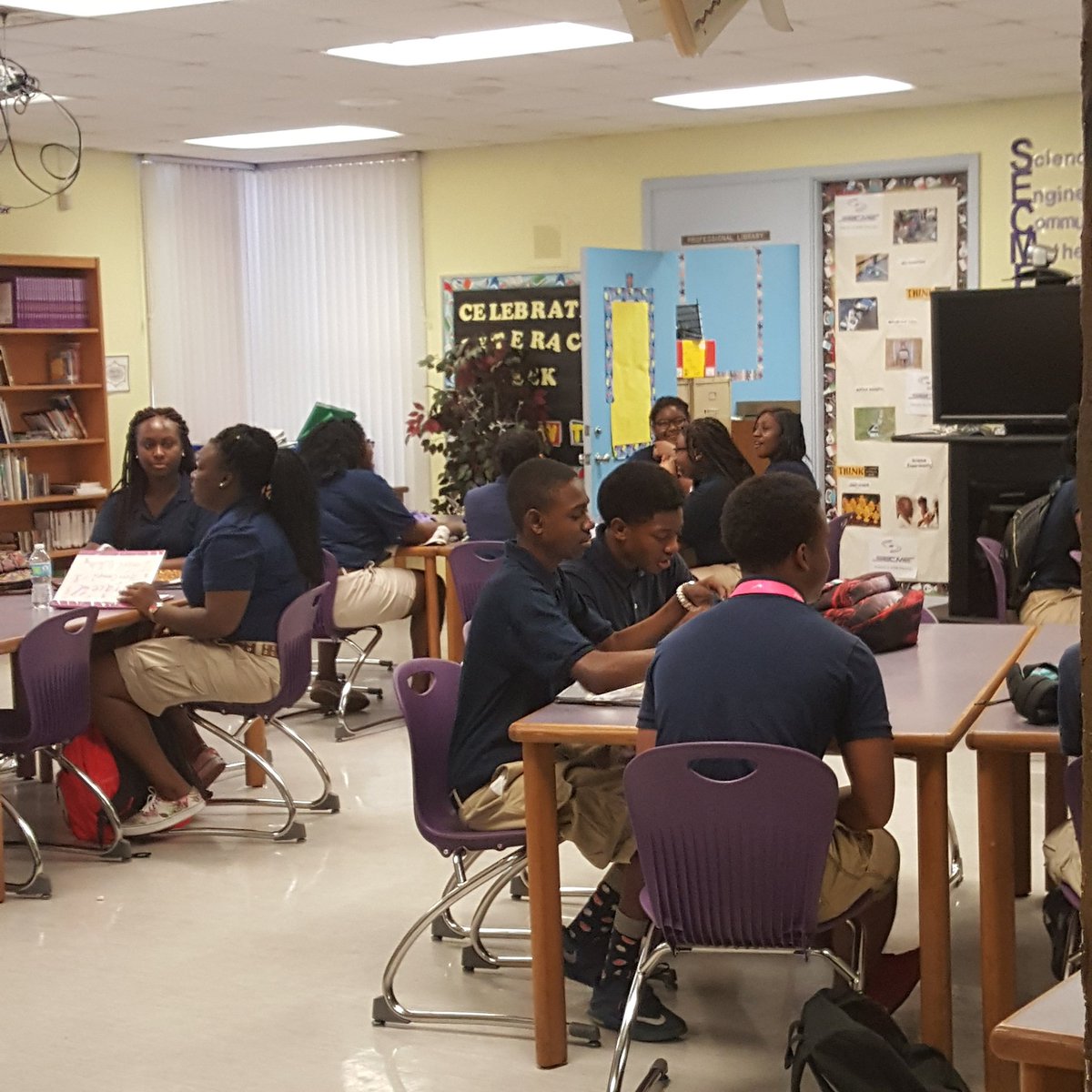 iT3ach_k12's tweet photo. Open Media Center Program at #WestRivieraElementary! #pbcsummer #pbcliteracy https://t.co/1dHfmOGx2K