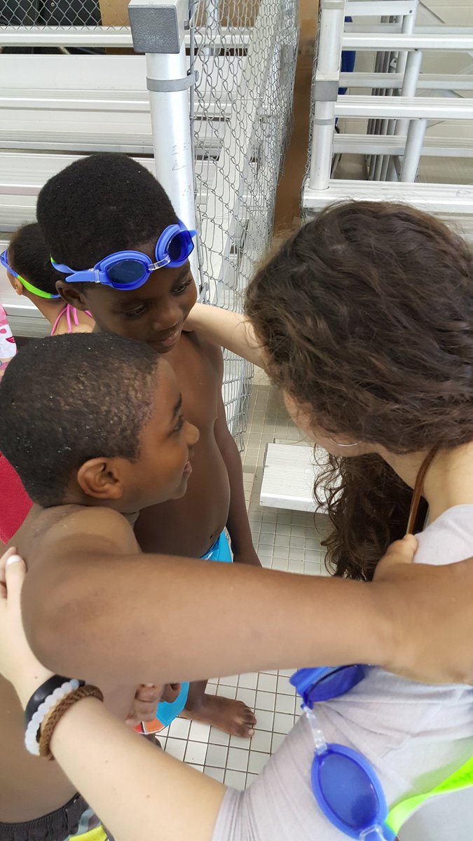 HorizonsWa's tweet photo. Let's huddle in! #swimrules #theylovemisskatie https://t.co/IzFrPSrHpR
