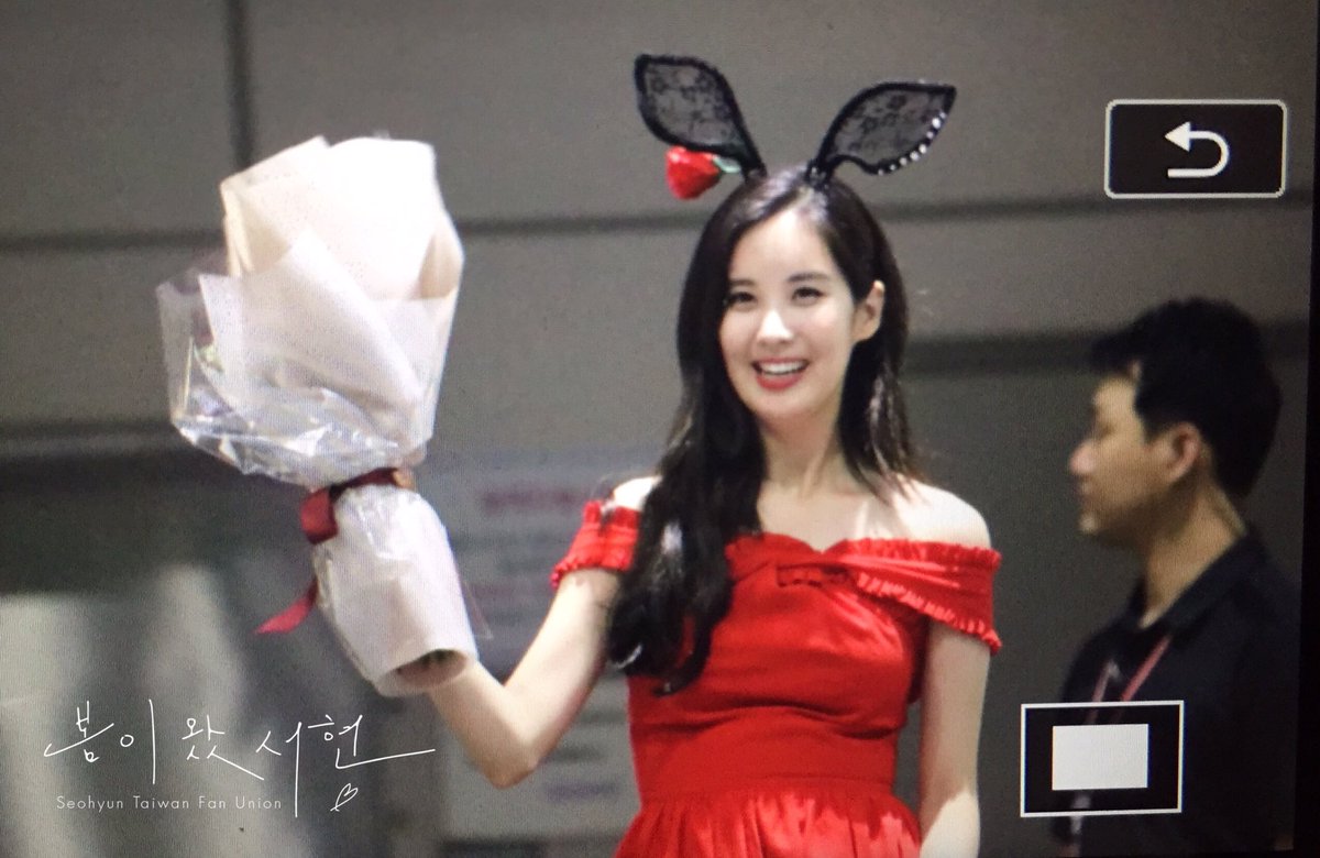  [PIC][28-06-2016]SeoHyun tham dự "SEOHYUN ♥ BIRTHDAY ♥ PARTY" tại SM COEX vào hôm nay CmCv8__UkAAp0di