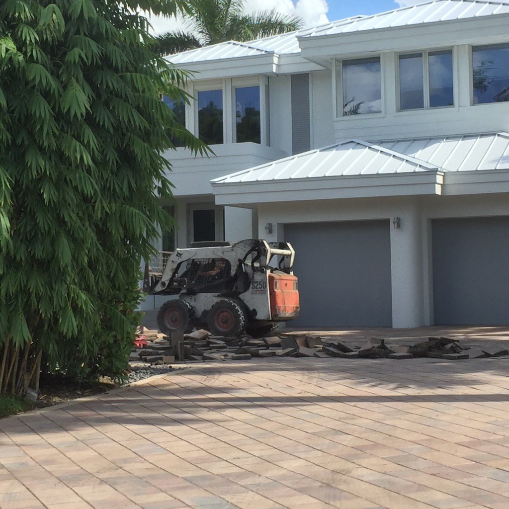 DrivewayByShosh's tweet photo. #drivewaysbydesign#GoldenBeach#construction#paving#drivewaysbyshosh#ShoshDesigner https://t.co/DaSaM8a06a