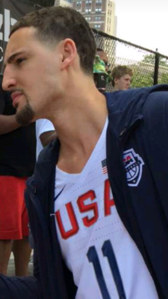 nicoletishaa's tweet photo. jon b strikes again #datnecktho #sendanambulance https://t.co/A5WwN8V0uy
