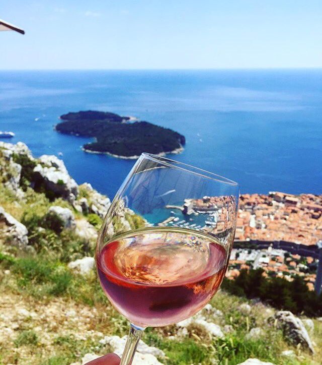 Classic Tuesday 🍷 #Dubrovnik #wine 

📷 @muierannb