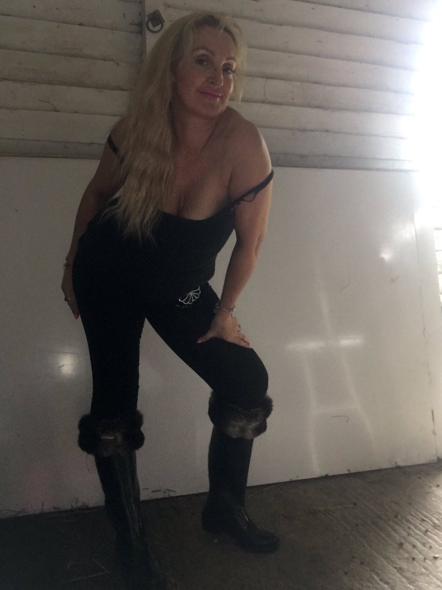 _Tallulah_x's tweet photo. Out in the Yard on cam @AdultWorkcom #camgirls #naughtyhorseylady #pvc #bootsdom #femdomme #kinkyboots #RETWEEETME https://t.co/TjbJHwxYgr