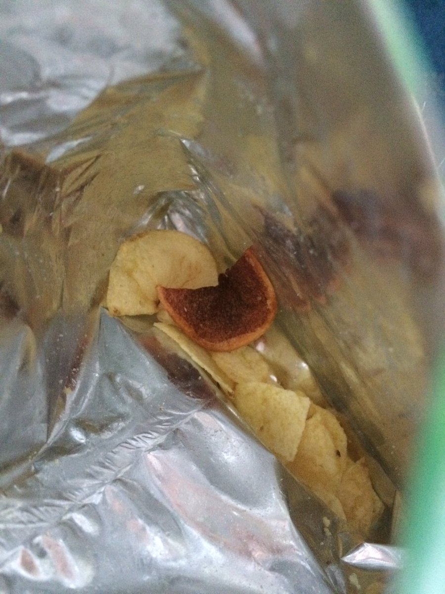 QuirkysLife's tweet photo. @walkers_crisps WTF is this 😡 https://t.co/xXpsCBGqB8