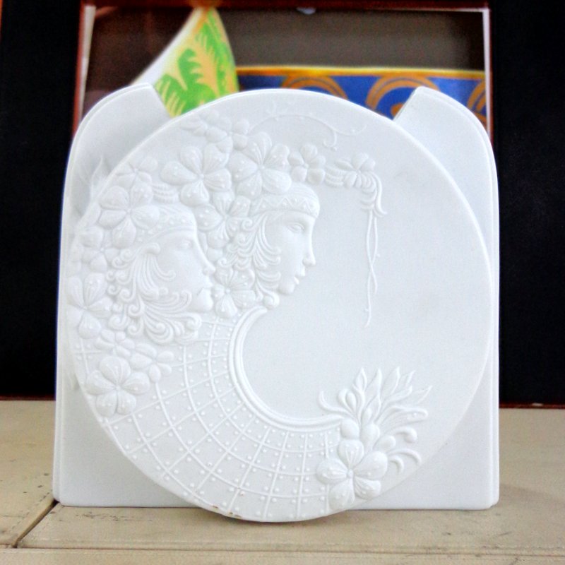 PahlaviLondon's tweet photo. Vintage Kaiser Porcelain Art Deco Style Vase #ArtDeco #HomeDecor #1920sFlapper https://t.co/qBB0ExaiCz? https://t.co/KeBNKhVmWz