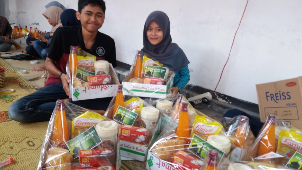 ImabaKasatria's tweet photo. Besok sore 115 Parcel ini akn #IMABA bagikan ke saudara" kita yg tdk mampu. #IMABAberbagi #POTS2016 | @JogjaUpdate https://t.co/Mu7A2SHBKG