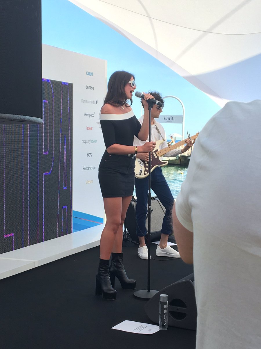 FreshFigEvents's tweet photo. Dua Lipa https://t.co/vROmu3jFNL