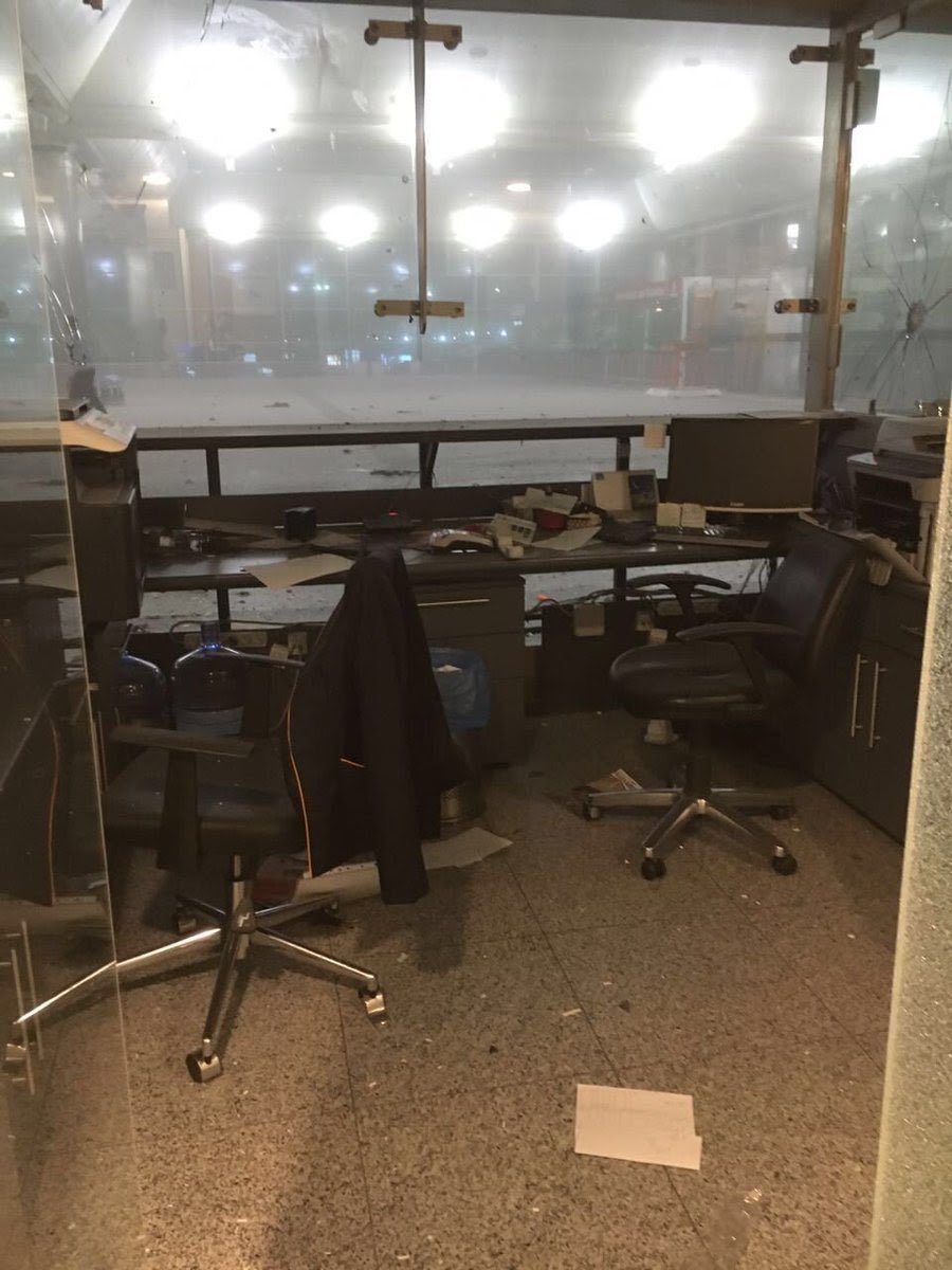 KolHaolam's tweet photo. TURKEY: PHOTOS: 2 explosions, possibly a suicide attack, hit Istanbul's main Ataturk airport, multiple ppl wounded. https://t.co/gZFtaQtNsi