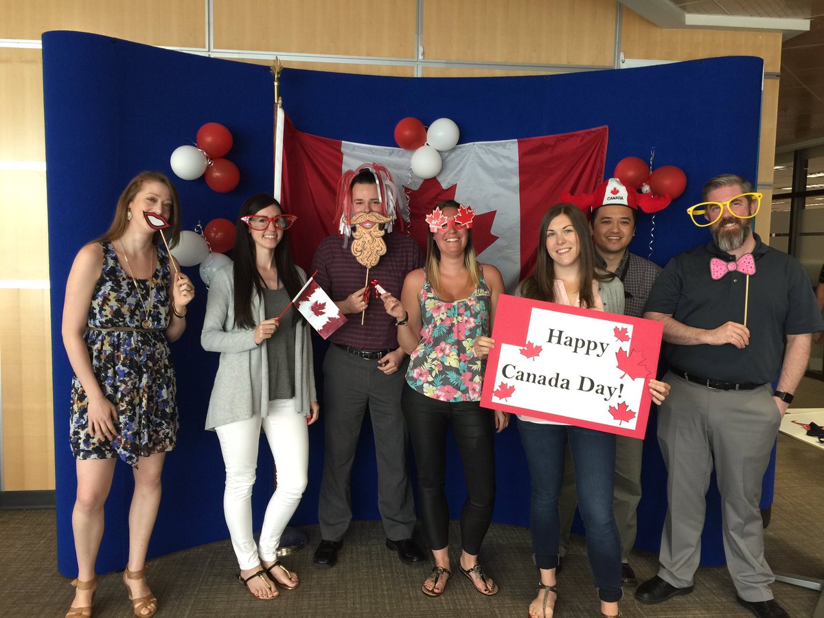 tdai604's tweet photo. Happy Canada Day from STC-YPN &amp; TechSquad 🍁🎉🎈🎊 @KathleenKeenlyk @KaitieParten @SuccinctlyMay @VieiraSTC @rkpooni https://t.co/vTWO0nO4tJ