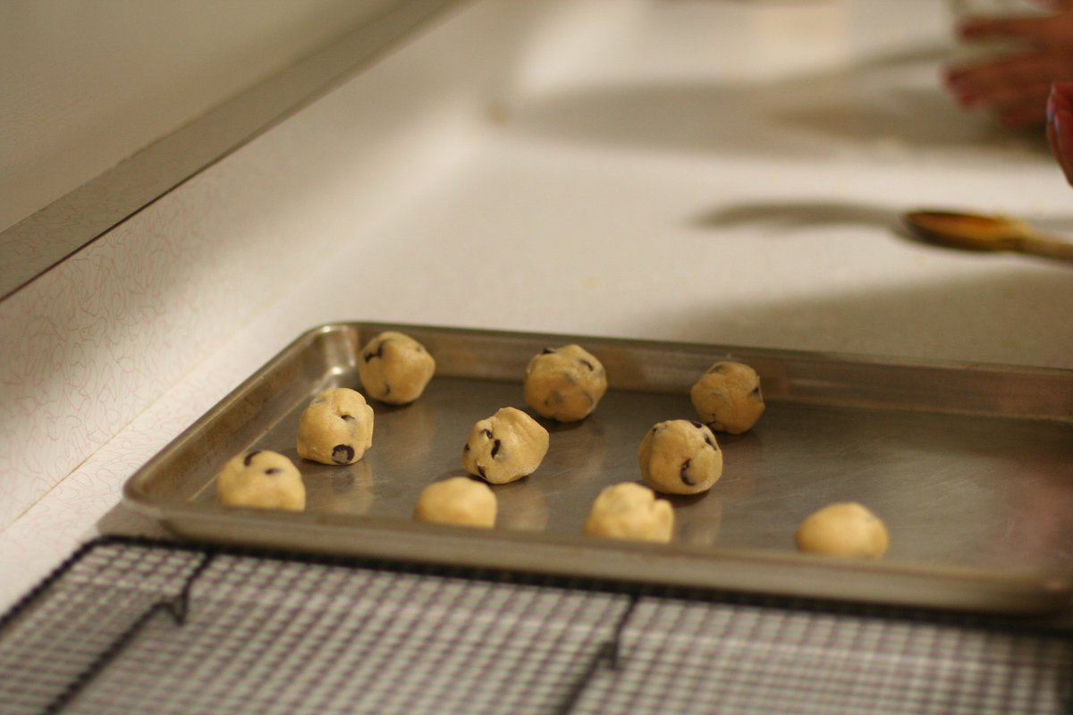 c_stem's tweet photo. Chemistry of Candy and Cookies class learned about the science of baking today in Justin Hall kitchens #383STEM https://t.co/eIUzOgUduD