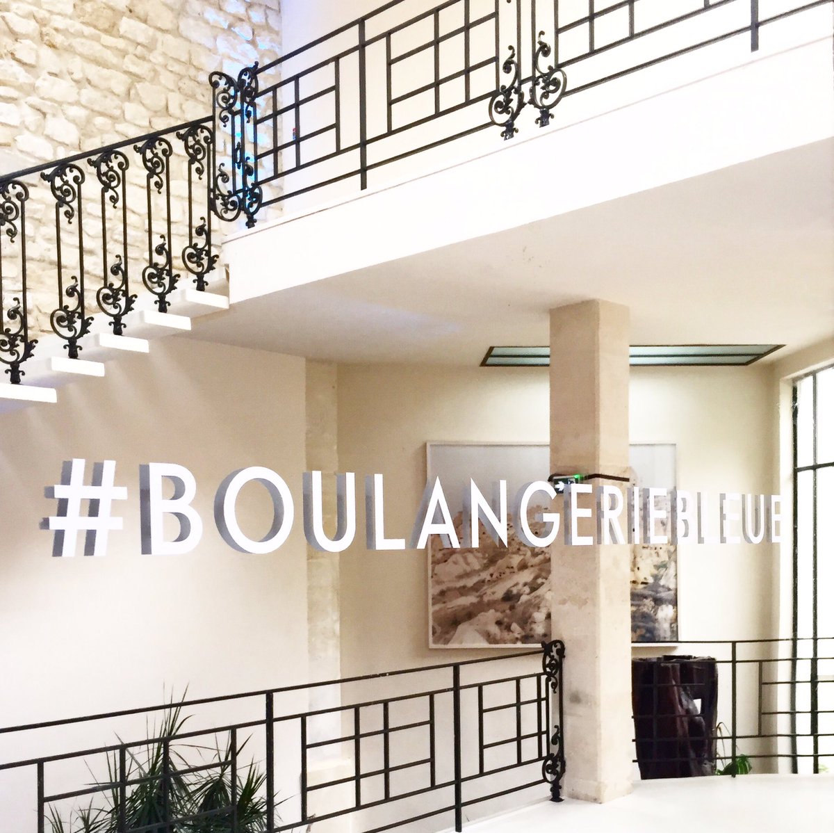 b_bleue's tweet photo. Bienvenue à l’opening party, la #BoulangerieBleue @Hugokatsumi @fadelamecheri https://t.co/aVwcbeovLP