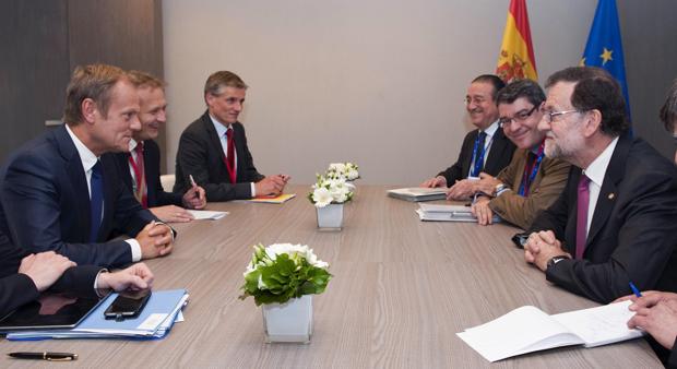 abc_es's tweet photo. Tusk asegura a Rajoy que su victoria del 26-J es «la mejor noticia desde diciembre» https://t.co/uEBYfXZU2e https://t.co/dDoL7yyeQo
