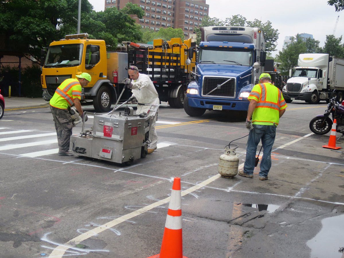 NYC_DOT's tweet photo. #ClintonSt's midblock crosswalk was installed today by our contractor. Thanks for the #bikenyc decal touch-up, too! https://t.co/ufz3zxPilJ