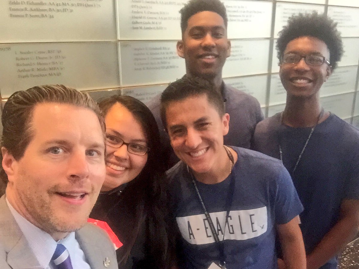 GWPeterK's tweet photo. Just met 2nd half of #GWPosse1 at @GWCI. I'm glad this #GWU cohort is in #GWClassof2020 #Atlanta @possefoundation 💛💙 https://t.co/YVnpUnHCgy