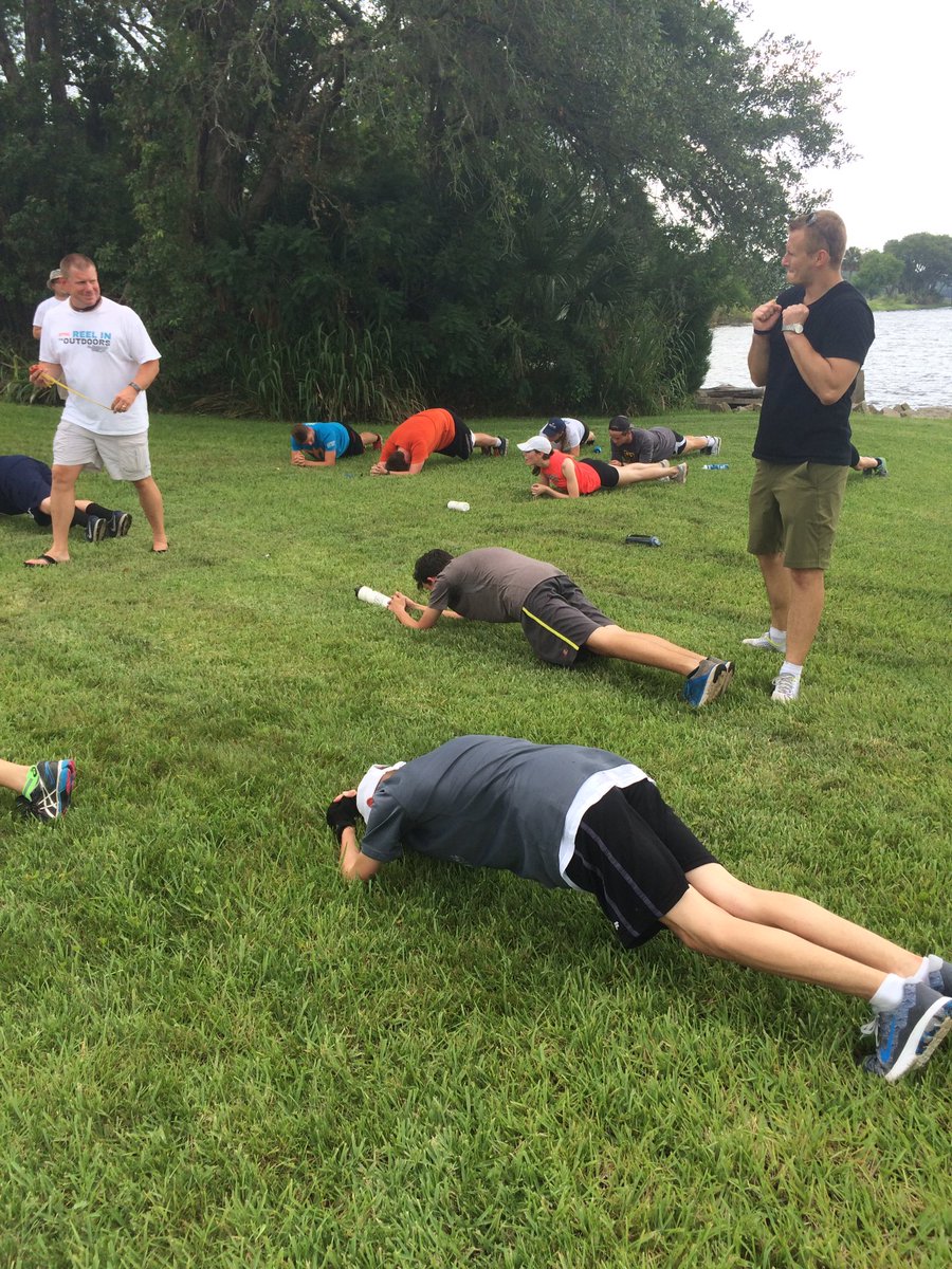 JAX_WROW's tweet photo. Moving on to the plank competition. #buttsdown https://t.co/tlNNXyEwIw
