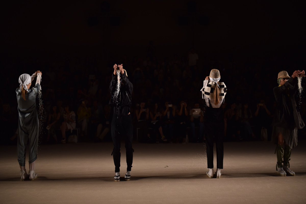 AnnaCodorniu_ES's tweet photo. Os dejamos con algunas fotos de 'La Collita de l'Arròs' de @miriamponsa en la #080bcnfashion #Anna080 https://t.co/SPAgLkrlHO
