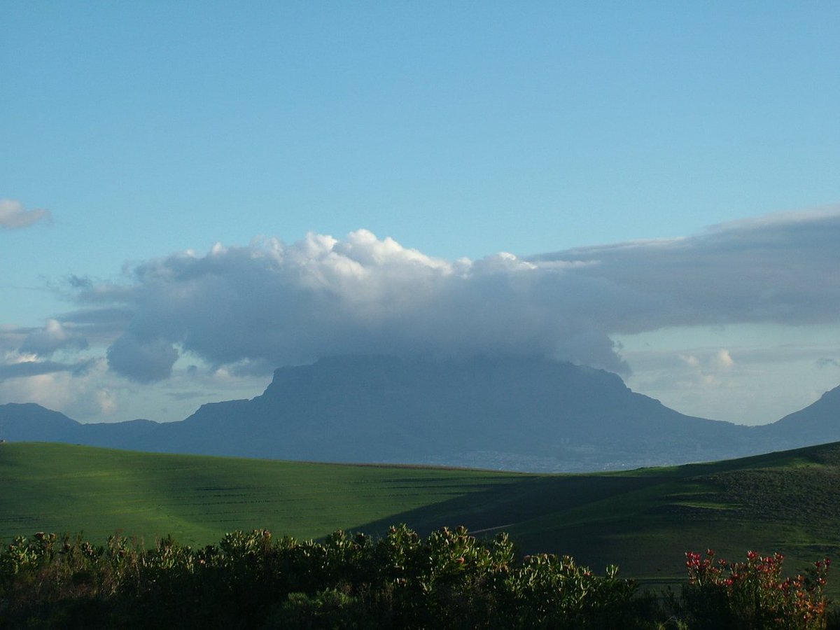 TjoLoLo7's tweet photo. #July2007 #Holiday #SouthAfrica #OldMemory
3/4 where from a hill with a restaurant https://t.co/RBHTukWKS6