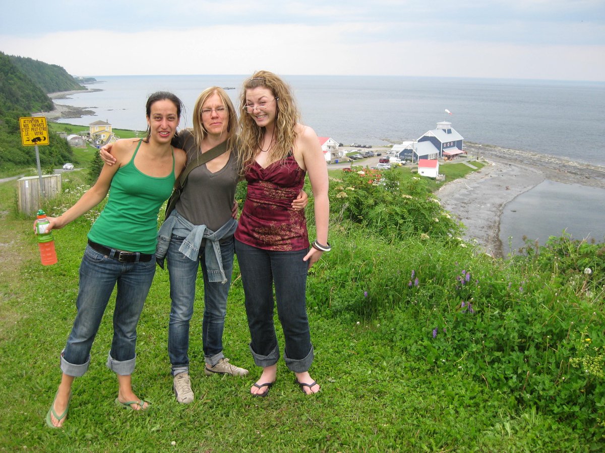 BoucharaCharly's tweet photo. @Festivalchanson La #VieilleForge Au 1er plan #Alecka @SylviePaquette et Stéphanie de @LessoeursBoulay ...en 2008 https://t.co/oM8yFVrPDE