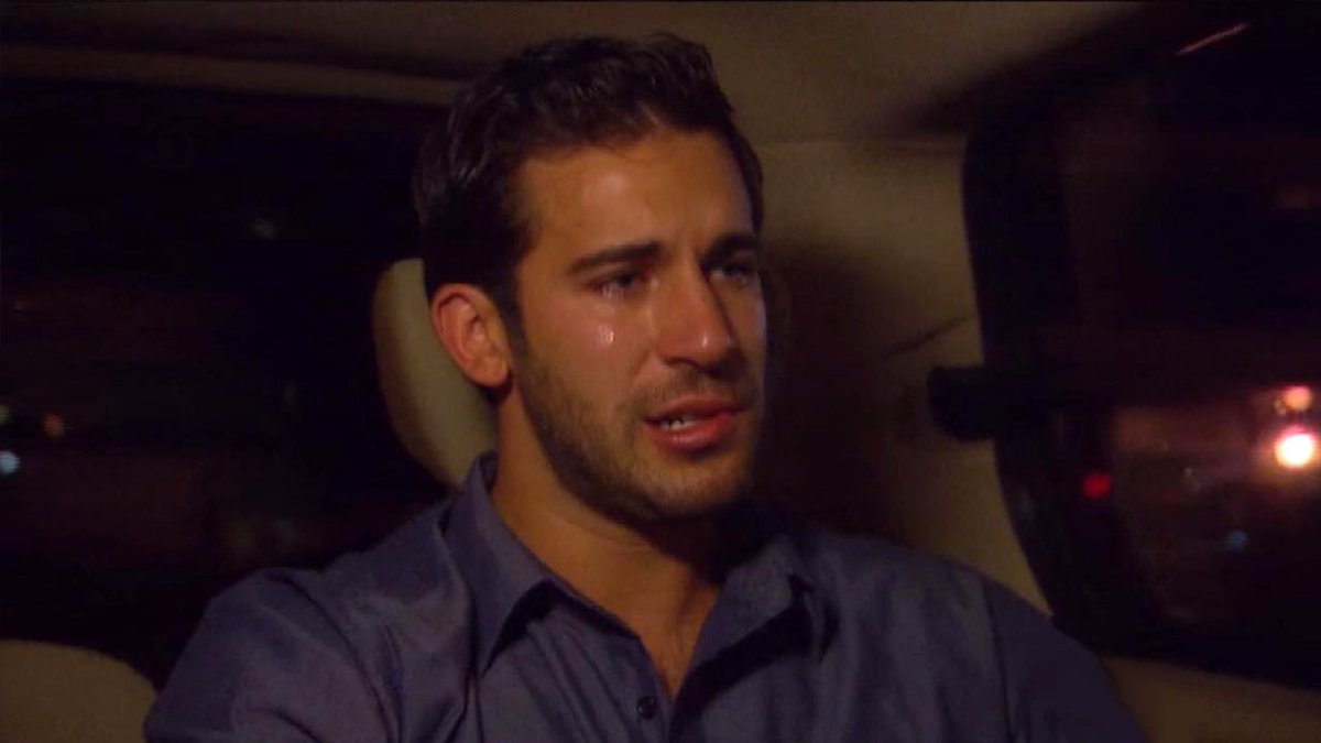madddyyjulia's tweet photo. Jim Halpert or Derek from the Bachelorette? The world may never know. https://t.co/oP9Yvoqt6Z